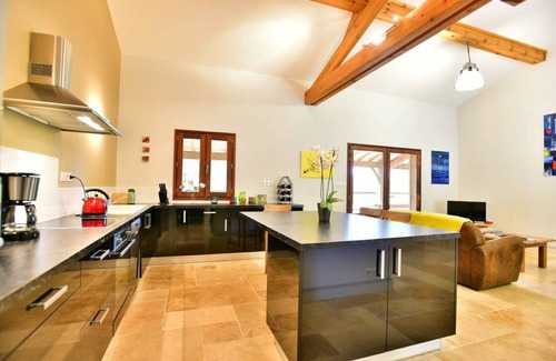Les Artigues-de-Lussac House | Wood house in the heart of nature