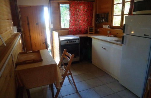 Crillon-le-Brave Cabin | Wood Shed in Provence, at the foot of Mont Ventoux
