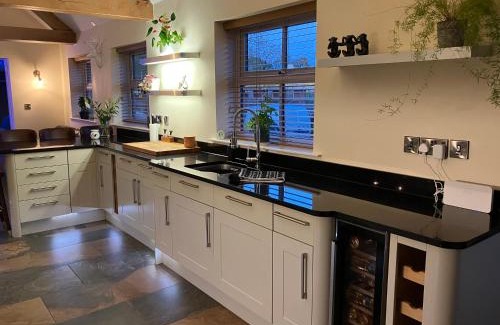 Alton House | Woodbine Cottage-PART OF ALTON COTTAGES