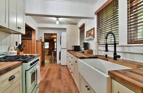 Gerton Cabin | Wooded cabin nestled in a charming and quiet neighborhood. Hiking trails galore!