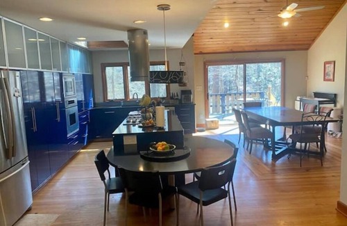 Chapel Hill House | Wooded house near Carrboro with a pool