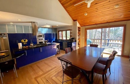 Chapel Hill House | Wooded house near Carrboro with a pool