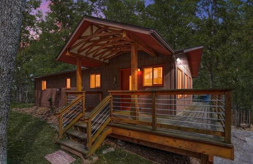 Berkeley Springs Ski Chalet | Wooded Nest, Cozy 3BR Chalet Near Spas, Downtown Berkeley Springs & Hiking
