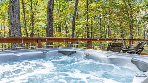 Berkeley Springs Ski Chalet | Wooded Nest, Cozy 3BR Chalet Near Spas, Downtown Berkeley Springs & Hiking