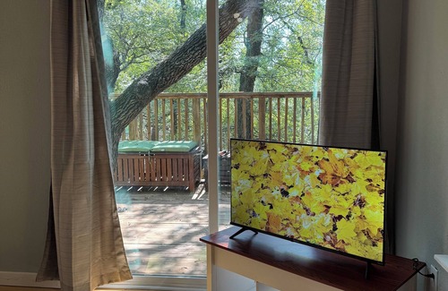 Cross Roads House | Wooded retreat in charming Cross Roads
