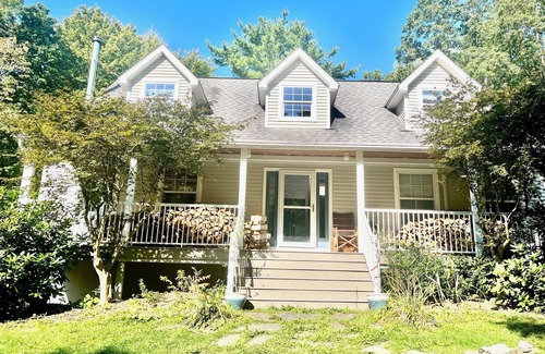 Ithaca House | Wooded Retreat on 5 acres close to Cornell & Ithaca College
