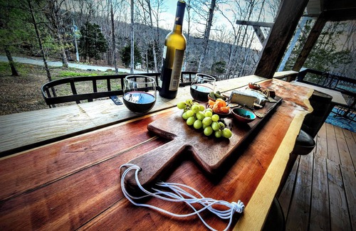 Cub Run Cabin | Wooded "Saltbox Cabin", Our Lake Access: 6 min walk, Kayaks!