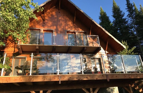 Lac-Superieur Ski Chalet | Wooden chalet in the heart of nature
