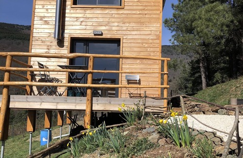 Urbanya Ski Chalet | Wooden CHALET on stilts in the middle of the MOUNTAIN 2 TO 4 PEOPLE