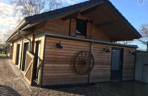 Hasnon Cottage | Wooden Chalet with Private Garden, Hot Tub, and Parking in Charming Village