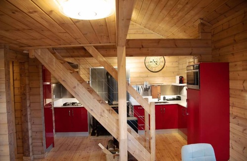 Solgne House | Wooden cottage for 6 people located on the edge of a private pond.