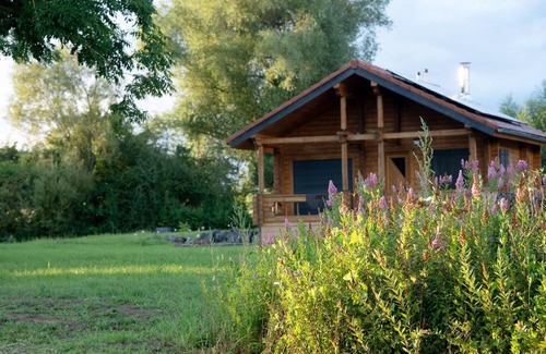 Solgne House | Wooden cottage for 6 people located on the edge of a private pond.