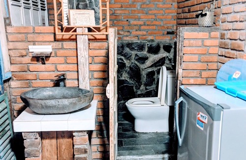 Denpasar Barat House | WOODEN HOUSE WITH GARDEN VIEW4