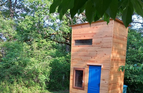 Aiguelèze Cabin | Wooden hut accessible by a path at the edge of the woods