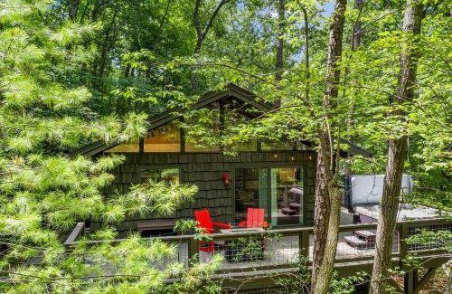 Asheville House | Woodhaven Cabin Sauna & Hot tub