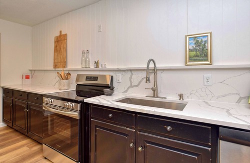 Koleen Cabin | Woodland Cabin in Bloomfield on Deer Lake -perfect getaway