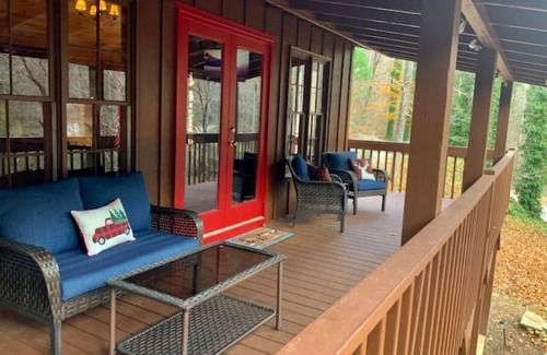 Ellijay Cabin | Woodland Creekside Cabin/HotTub/WiFi/Gameroom