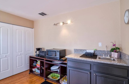 West Hills Apartment | Woodland Hill/Warner Ctr. Retreat InQuiet area with no apartments close by.n