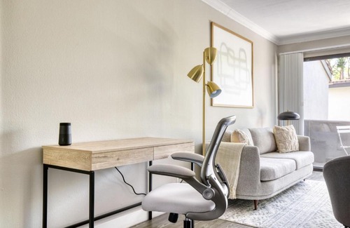 Warner Center Apartment | Woodland Hills 1BR w Pool Gym nr Warner Center LAX-697