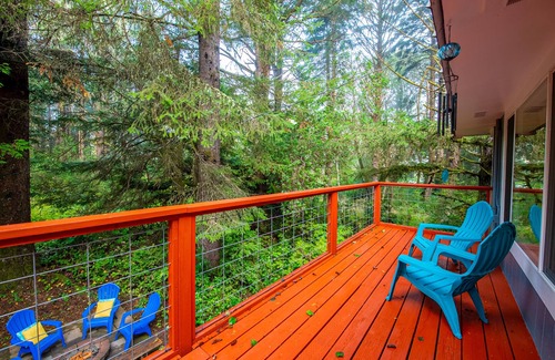 Copalis Beach House | Woodland home with hot tub & fireplace - around the corner from beach path