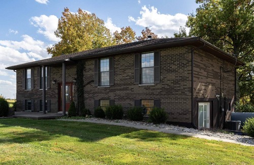 Williamstown House | Woodland Patio - Near Ark Encounter: Sleeps 12