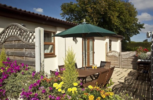 Woodmansey House | Woodmansey Caravan Sleeps 6 (3 Bedrooms), E18808