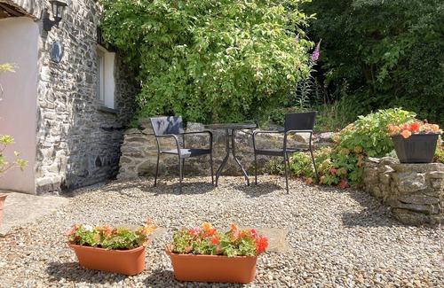 Lampeter Cottage | Woodpecker Cottage - Cosy Countryside Retreat with 2 acres of Private Meadows