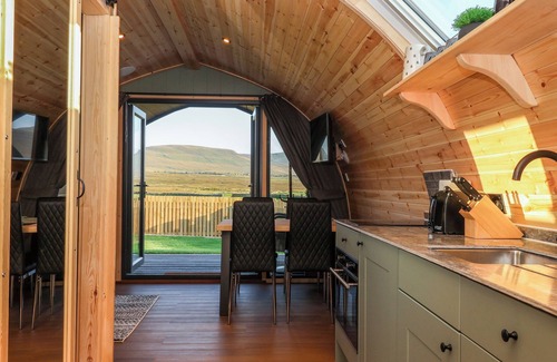 Yockenthwaite Cottage | WOODPECKER, family friendly, with hot tub in Ingleton