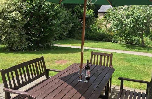 Falmouth House | Woodpeckers, a comfortable modern house, set in beautiful, tranquil gardens.