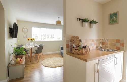 Colchester Cottage | WOODPECKERS, pet friendly, with pool in Alresford, Colchester