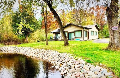 Branch House | Woods & Water Cabin- River Cabin with 2 RV Hookups!