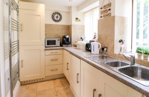 Grewelthorpe Cottage | WOODSIDE COTTAGE, pet friendly, with open fire in Grewelthorpe