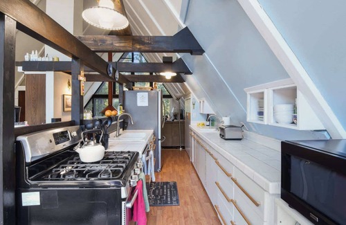 McKinney Estates House | Woodside Hideout | Hop Away from Activities