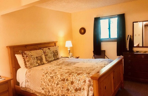 Homer Apartment | Woodside Suite #4- Modest suite in downtown Homer, walking distance to all attractions