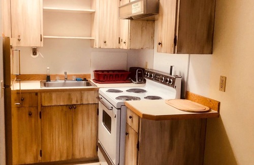 Homer Apartment | Woodside Suite #6- Modest suite in downtown Homer, walking distance to all attractions