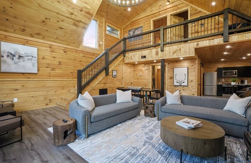 McArthur Cabin | Woodstone Lodge | Hocking Hills