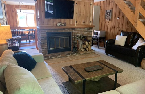 West Dover House | Woodsy Getaway! Shuttle or Ski-home from Mt. Snow