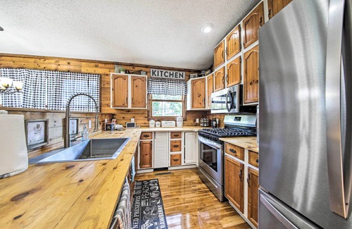 Shelbyville House | Woodsy Home w/View, 1 Mi to Lake Shelbyville
