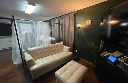 Tallahassee Apartment | Woodsy Loft near I-10