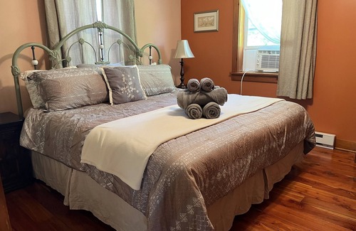 Cooperstown Ski Chalet | Woodview Chalet- 2 Miles to CDP!- POOL-Sleeps 9
