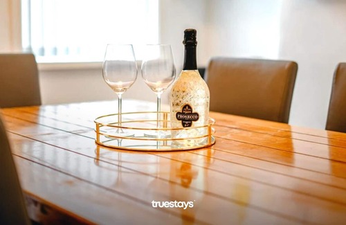Cannock House | Woodview House by Truestays Serviced Accommodation