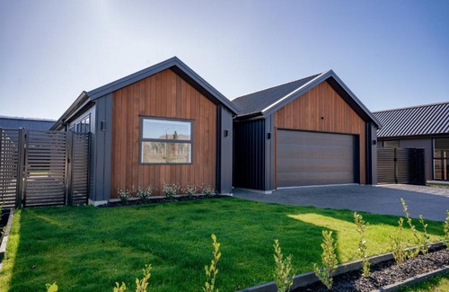 Lowburn House | Wooing Retreat - Cromwell Holiday Home