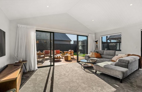 Lowburn House | Wooing Retreat - Cromwell Holiday Home
