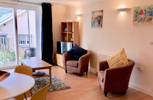 Mortehoe Apartment | Woolacombe Aptmt with beach view, balcony & Wi-fi