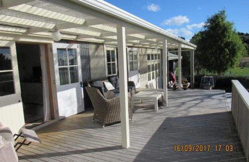Tata Beach Bed & Breakfast | Woolshed Bed & Breakfast