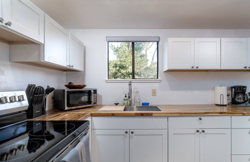 Park Hill House | Worcester Lodge : 2 BR, 2 BA House in Cambria, Sleeps 4