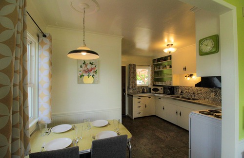 Tillamook House | Work away ready, dog friendly. Downtown Tillamook - Modern Vintage