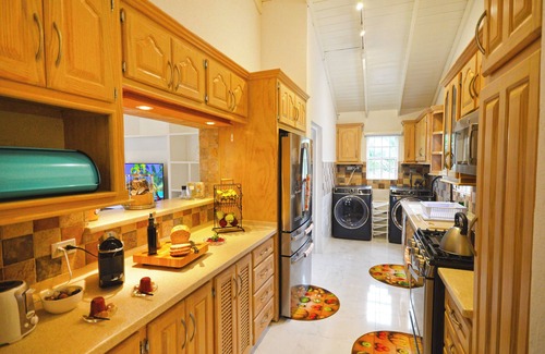 Clermont House | Work-friendly West Coast home