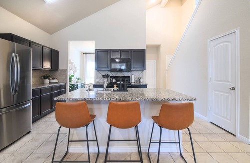 McNeil House | Work & Play 4BR in Tech Ridge | King and Queens
