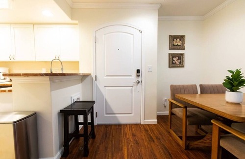 Ridgecrest Apartment | ★Work & Relax ~ Quiet Oasis, ♛Queen Bed, Pool, Pkg